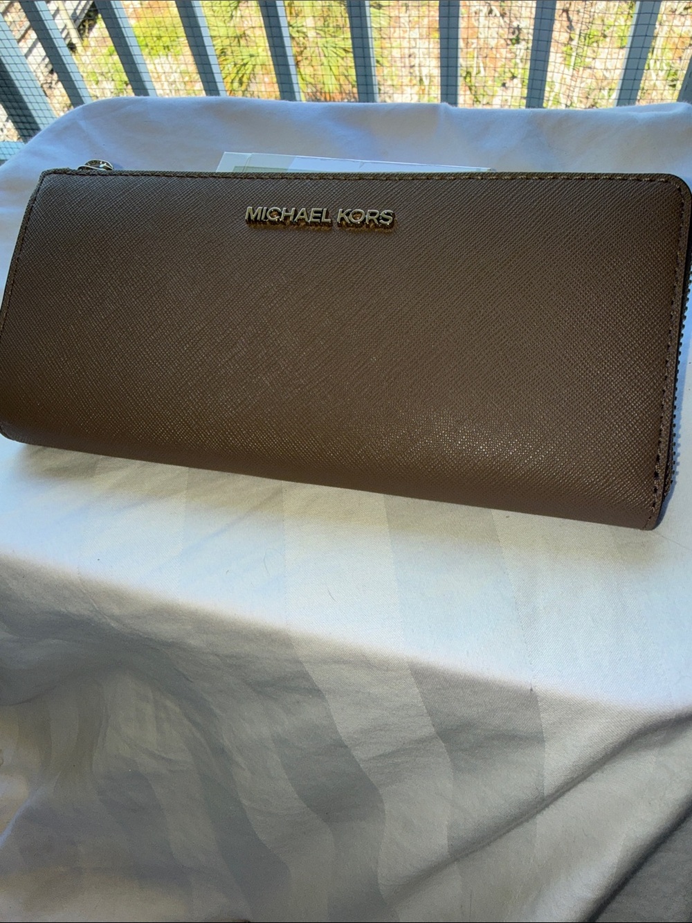 NWT - Michael Kors Neutral Taupe (Dusk) large leather wallet. 3 qtr zipper.